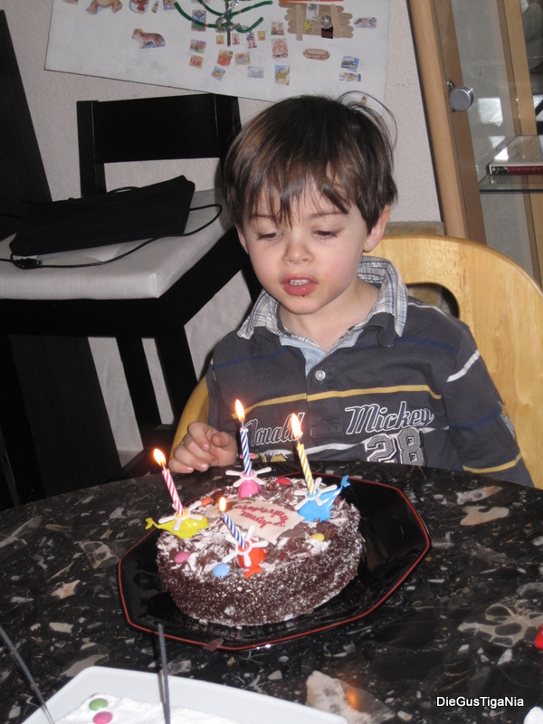 Diego6908_3-4_ans.JPG